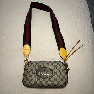 Gucci GG SMALL MESSENGER BAG